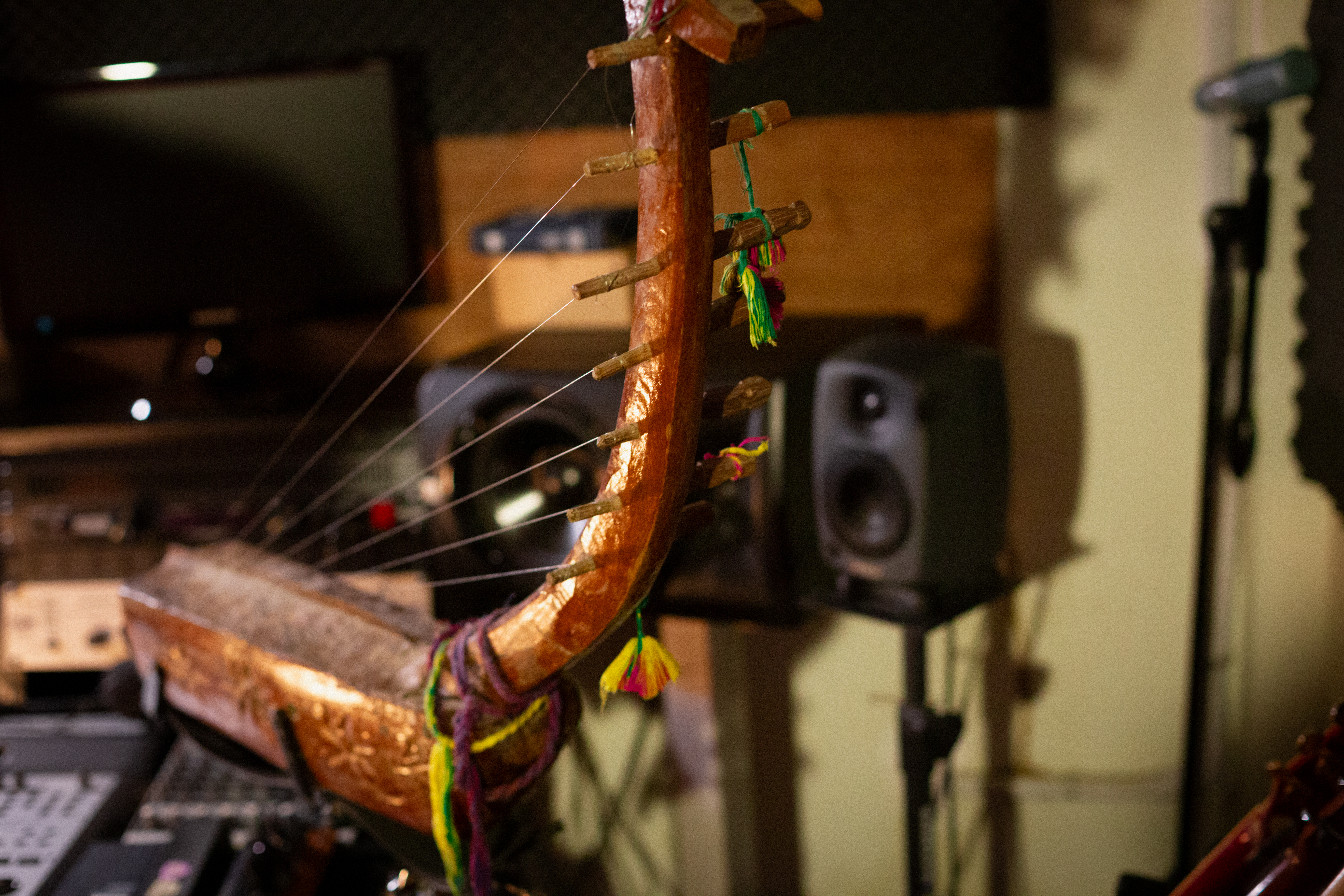 T'naku in studio